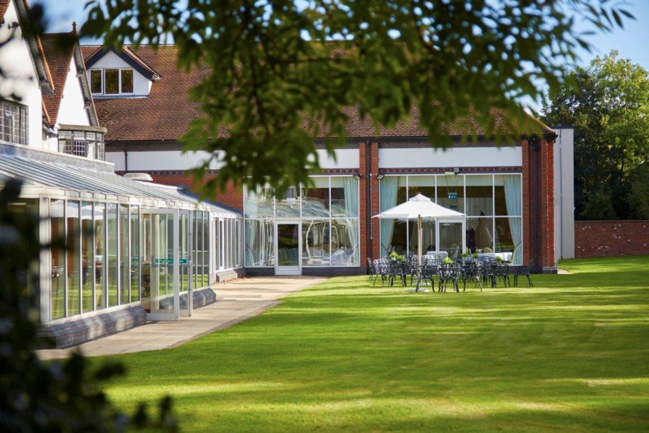 Macdonald Craxton Wood Hotel & Spa Ledsham  Екстериор снимка