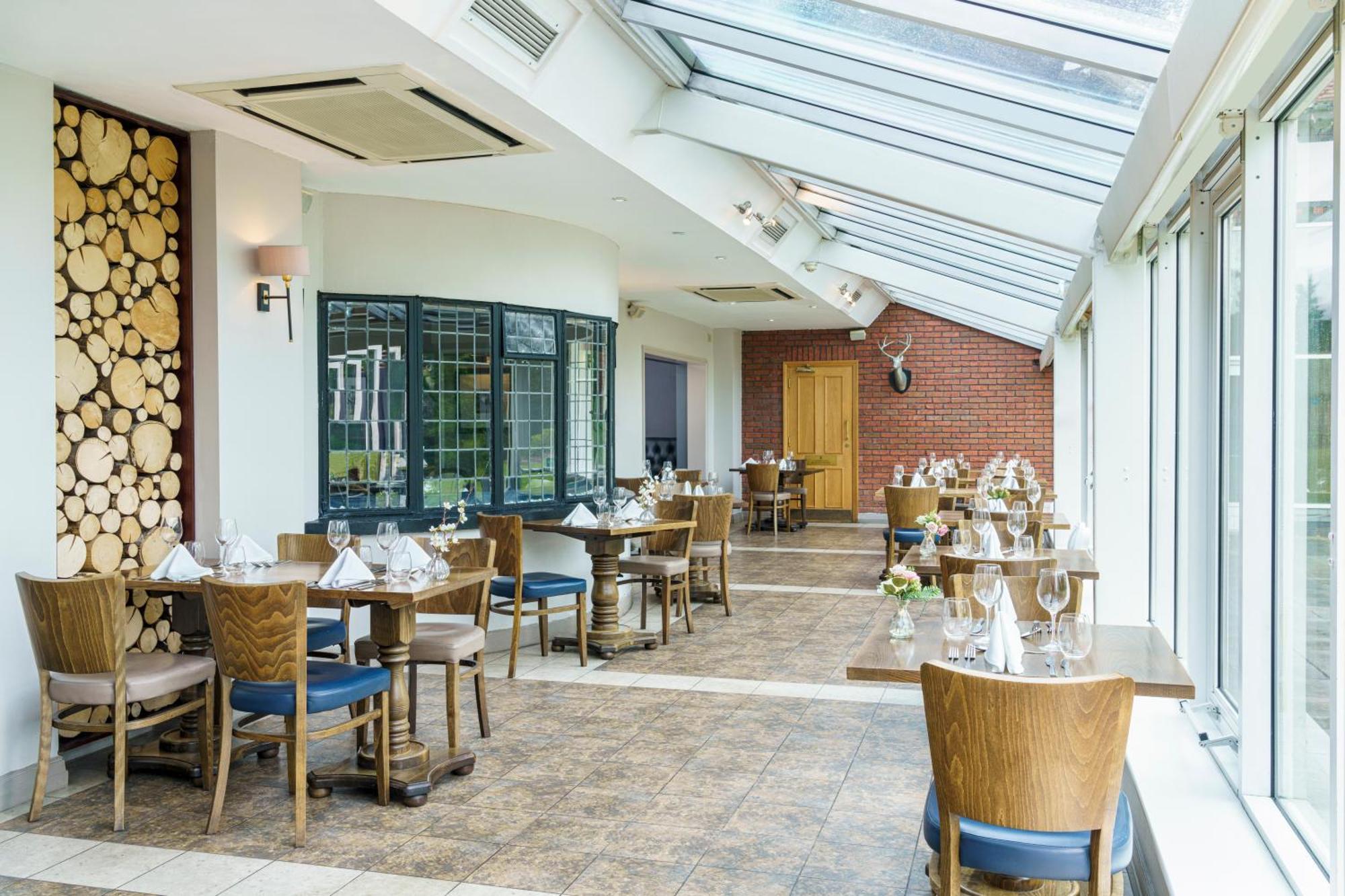 Macdonald Craxton Wood Hotel & Spa Ledsham  Екстериор снимка